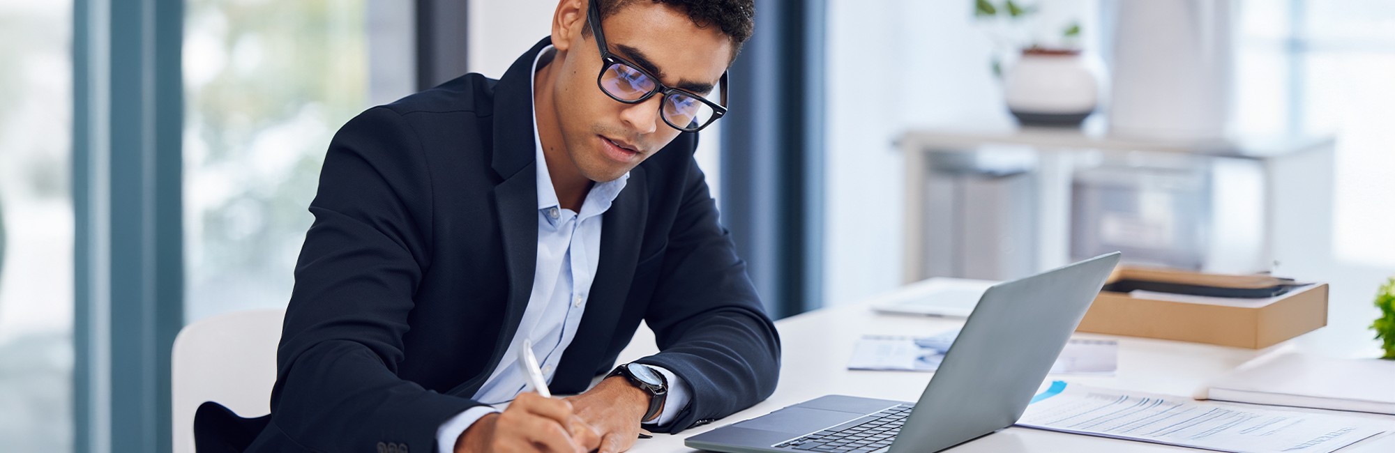 Pros & Cons Of A Large Down Payment On A Car