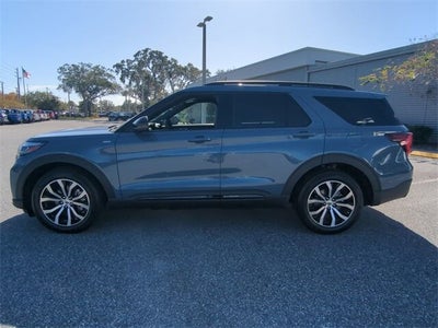2025 Ford Explorer ST-Line
